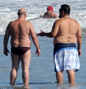 article-2031215-0D9D8FFB00000578-507_634x654