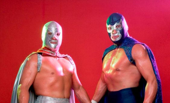 MD23. MADRID, 24/11/08.- El Hijo del Santo (d) y Blue Demon Jr. (i), son dos de los luchadores que el próximo sábado y domingo se subirán al cuadrilátero instalado en el Circo Price de Madrid para hacer una demostración de "El mítico mundo de los enmascarados mexicanos". La lucha libre forma parte de la cultura y del día a día de México, los luchadores son verdaderos héroes nacionales e iconos de la imaginaría popular, nombres como los de El Hijo del Santo y Blue Demon Jr. están muy presentes en la sociedad mexicana y este fin de semana llegan a Madrid para mostrar su arte. EFE/Actúa Comunicación ***SOLO USO EDITORIAL***