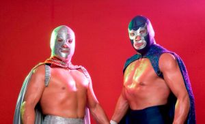 MD23. MADRID, 24/11/08.- El Hijo del Santo (d) y Blue Demon Jr. (i), son dos de los luchadores que el próximo sábado y domingo se subirán al cuadrilátero instalado en el Circo Price de Madrid para hacer una demostración de "El mítico mundo de los enmascarados mexicanos". La lucha libre forma parte de la cultura y del día a día de México, los luchadores son verdaderos héroes nacionales e iconos de la imaginaría popular, nombres como los de El Hijo del Santo y Blue Demon Jr. están muy presentes en la sociedad mexicana y este fin de semana llegan a Madrid para mostrar su arte. EFE/Actúa Comunicación ***SOLO USO EDITORIAL***