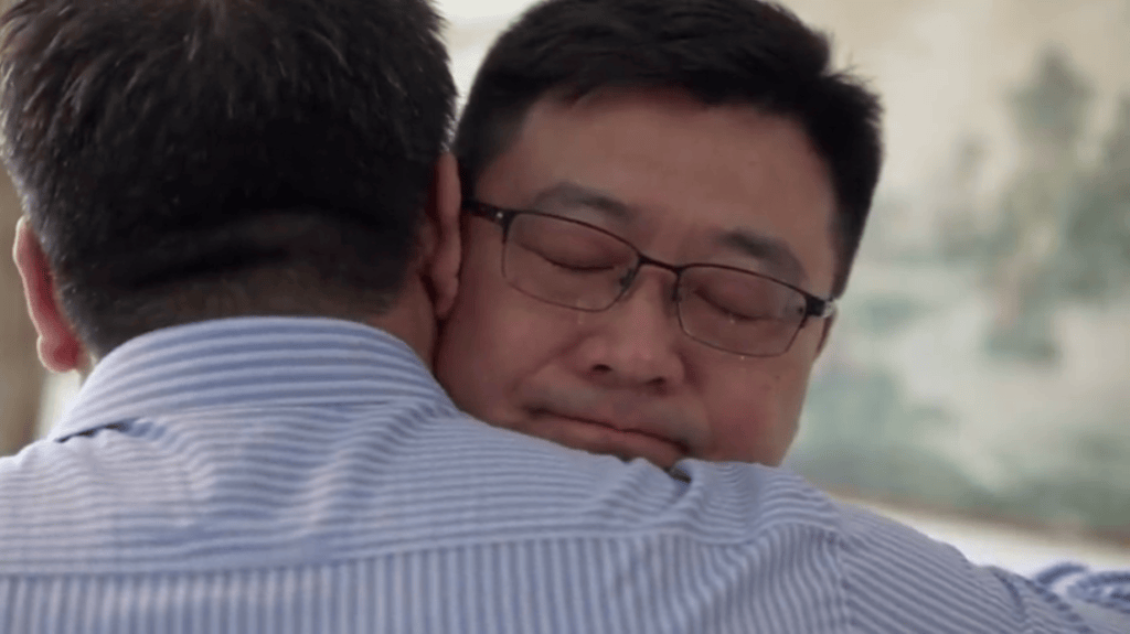 Wang y Liu juntos en una escena de la serie